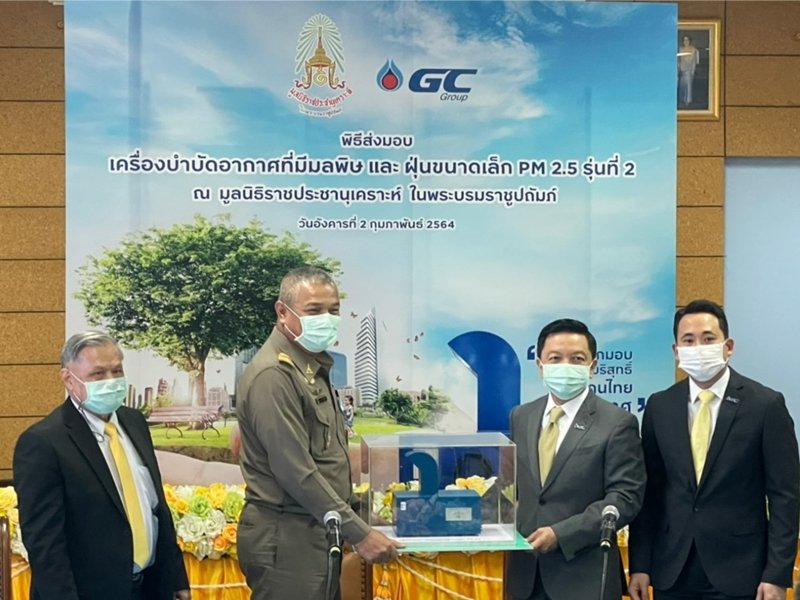 Handover ceremony of the PM 2.5  air purifier to tackle pollution and dust, 2nd generation [Posttoday]