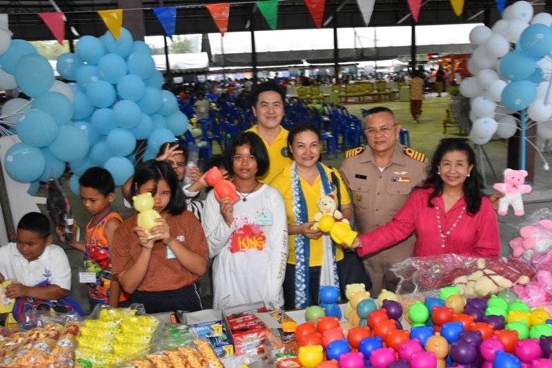 Royal Thai Navy – Navy Wives Association hold the ‘For Hopeful Children’ Project [Khao Sod]