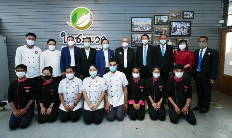 Minister of Energy opens the Local Food Learning Center, part of the Community Chef Chuan Kin Tin Rayong (Hi) project [The Thai Press]