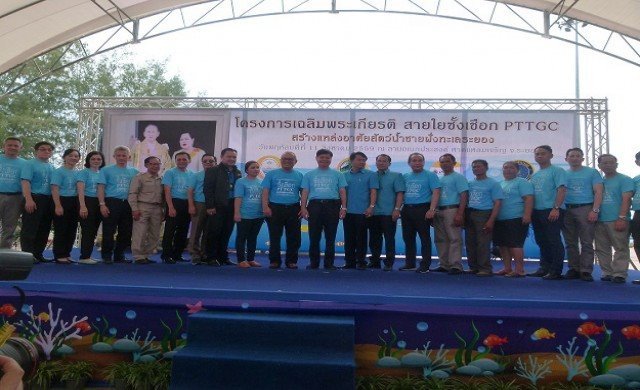 The “Fish Aggregating Device” project by GC aims to create marine habitats along the coastline of Rayong [Krungthep Turakij]